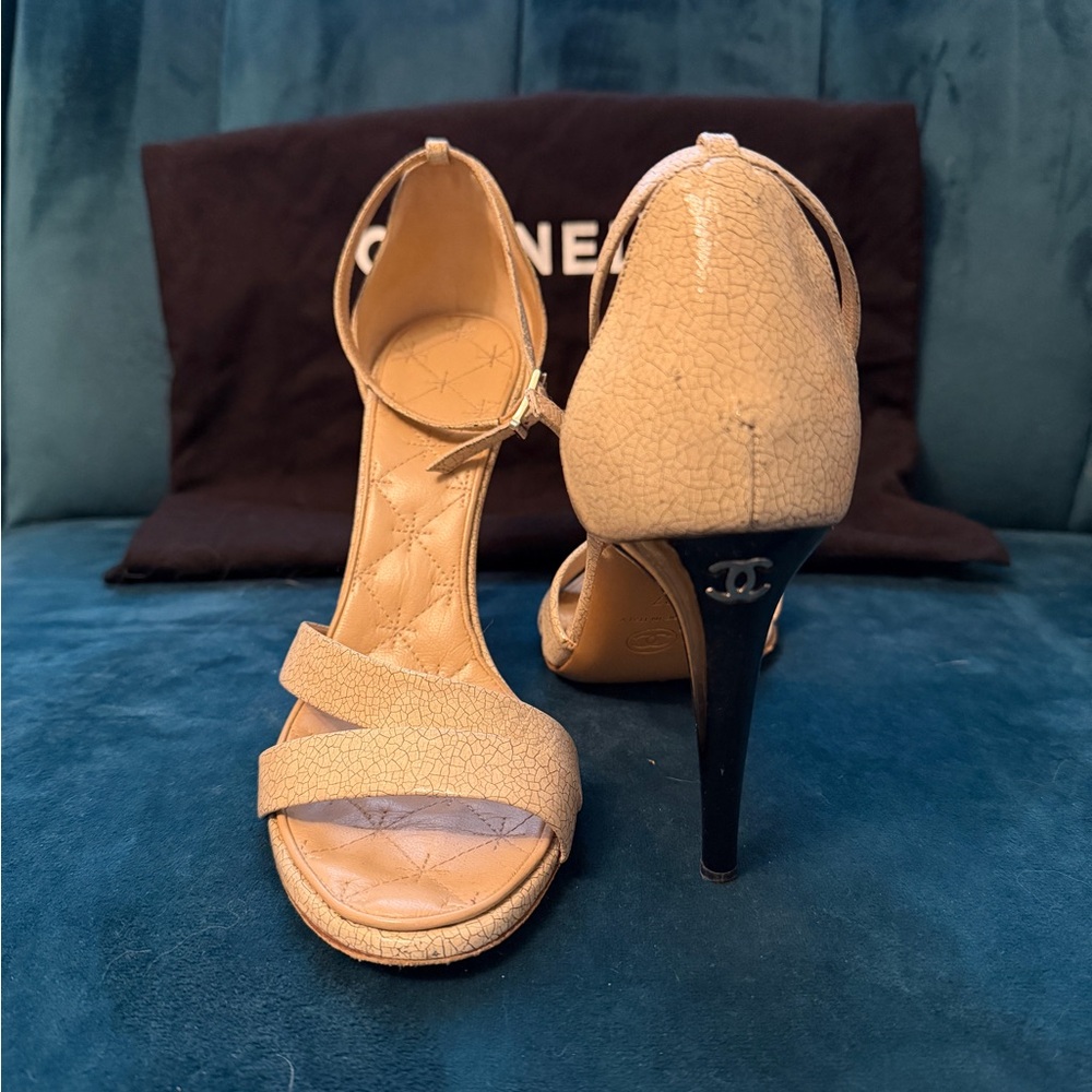 CHANEL Beige Textured Heels